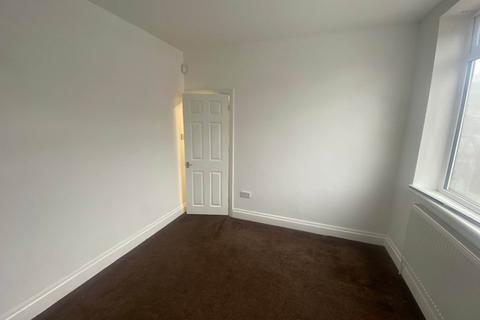 3 bedroom terraced house to rent, Burlington Avenue, Oldham