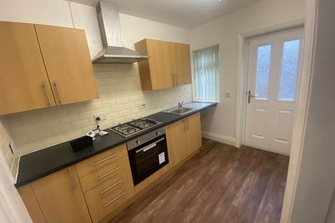 3 bedroom terraced house to rent, Burlington Avenue, Oldham