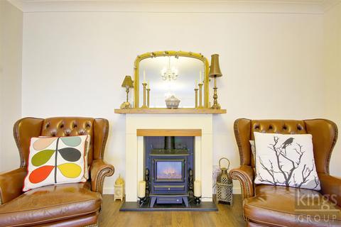 36 Winsbeach, London, E17 3SS