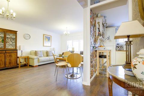 36 Winsbeach, London, E17 3SS