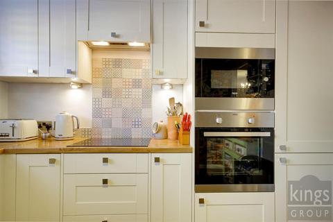 36 Winsbeach, London, E17 3SS