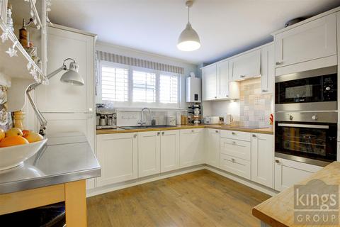 36 Winsbeach, London, E17 3SS