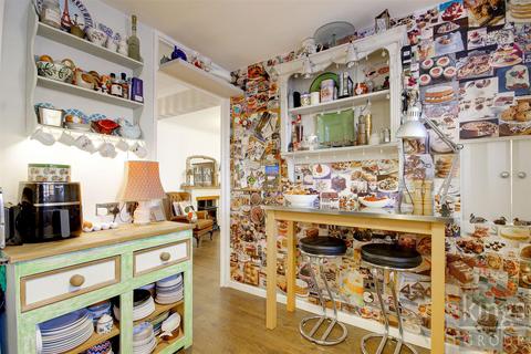 36 Winsbeach, London, E17 3SS