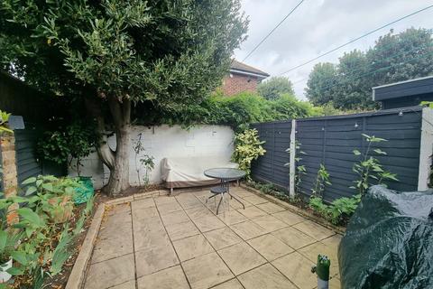 2 bedroom terraced house to rent, Linkfield Road   Isleworth