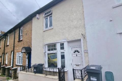 2 bedroom terraced house to rent, Linkfield Road   Isleworth