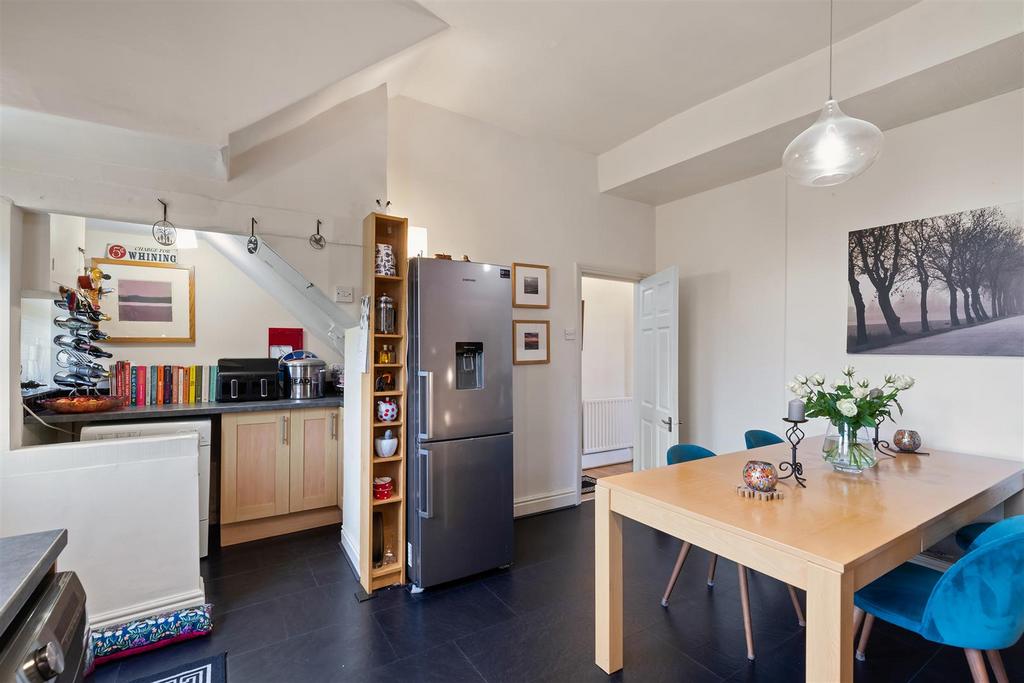Kitchen 2.jpg
