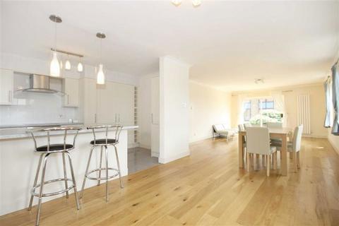 3 bedroom flat to rent, St. Katharines Way, London E1W