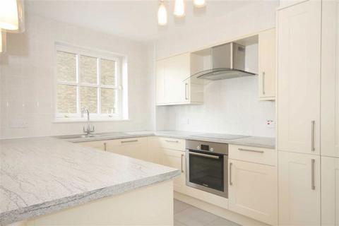 3 bedroom flat to rent, St. Katharines Way, London E1W