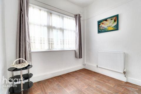 37 Broadway, Jaywick, Clacton-on-sea, CO15 2ER