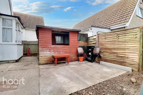 37 Broadway, Jaywick, Clacton-on-sea, CO15 2ER
