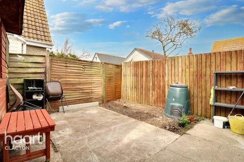 37 Broadway, Jaywick, Clacton-on-sea, CO15 2ER