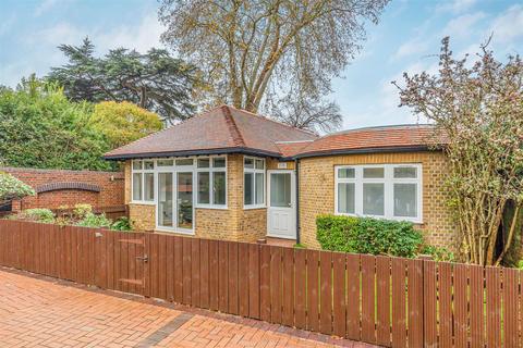 2 bedroom bungalow for sale, White Hart Lane, Barnes, London, SW13