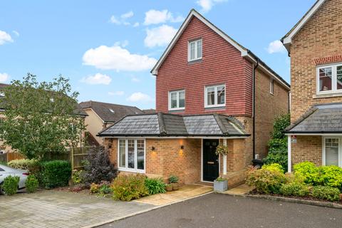 21 Halcyon Close, Oxshott, Leatherhead, KT22 0HA