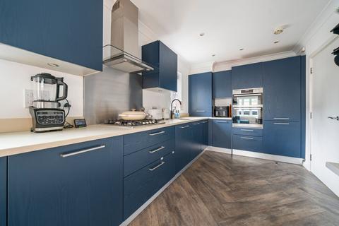 21 Halcyon Close, Oxshott, Leatherhead, KT22 0HA