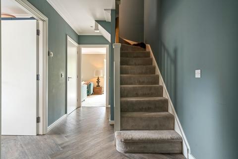 21 Halcyon Close, Oxshott, Leatherhead, KT22 0HA