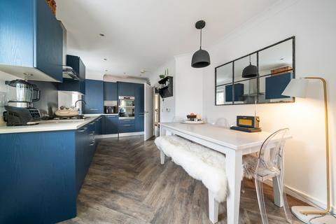21 Halcyon Close, Oxshott, Leatherhead, KT22 0HA