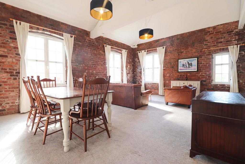 Dining Lounge