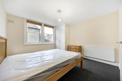 2 bedroom flat to rent, Helix Gardens, London