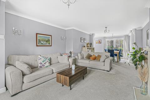 3 bedroom end of terrace house for sale, Knightsfield, Welwyn Garden City, Hertfordshire, AL8