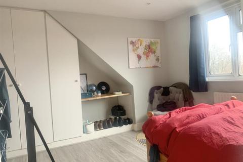 1 bedroom property to rent, Grange Park, Ealing