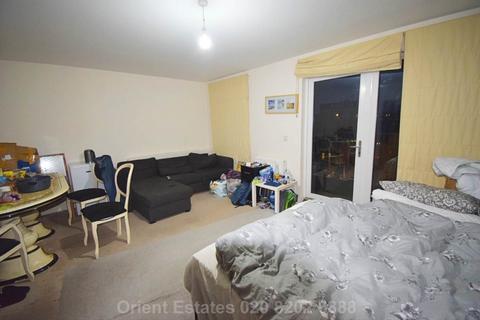 3 bedroom flat for sale, Herald Court, London