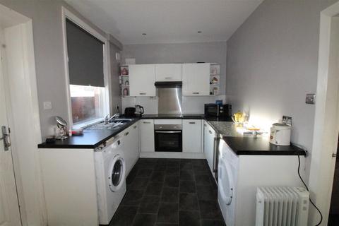 3 bedroom townhouse for sale, Farfield Avenue, Carlinghow, Batley