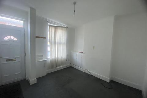 2 bedroom terraced house to rent, Third Avenue, Goole