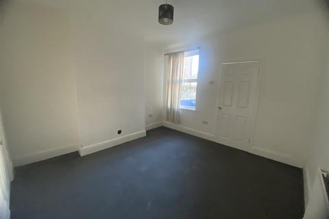 2 bedroom terraced house to rent, Third Avenue, Goole