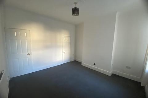 2 bedroom terraced house to rent, Third Avenue, Goole