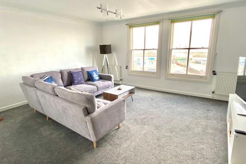 2 bedroom apartment for sale, Suffolk Road, Lowestoft, Suffolk. NR32