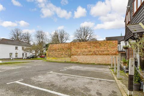 Flat 1, 18 - 20 High Street, Carshalton, SM5 3AG