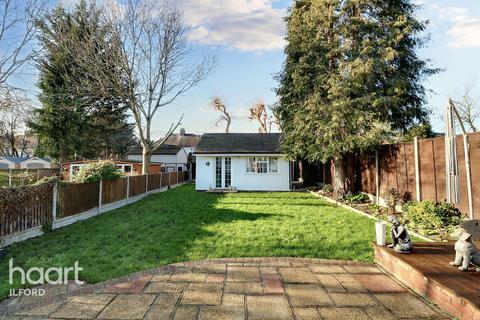 4 bedroom bungalow for sale, Brownlea Gardens, Ilford