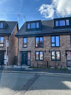 3 bedroom terraced house to rent, Trafford Road, Eccles M30