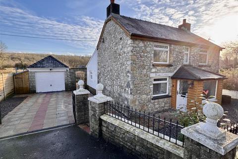 Bumble Lodge, 2, Goilan Goch Bethlehem Road, Ffairfach, Llandeilo, SA19 6US
