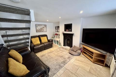 Bumble Lodge, 2, Goilan Goch Bethlehem Road, Ffairfach, Llandeilo, SA19 6US