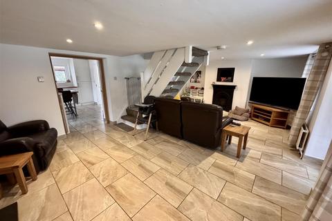Bumble Lodge, 2, Goilan Goch Bethlehem Road, Ffairfach, Llandeilo, SA19 6US
