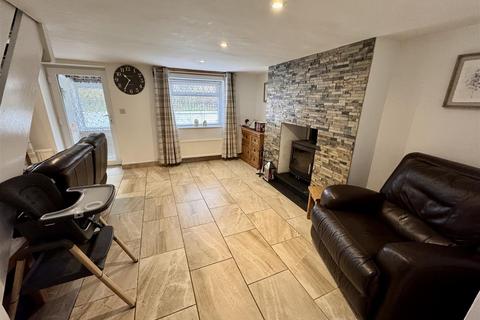 Bumble Lodge, 2, Goilan Goch Bethlehem Road, Ffairfach, Llandeilo, SA19 6US