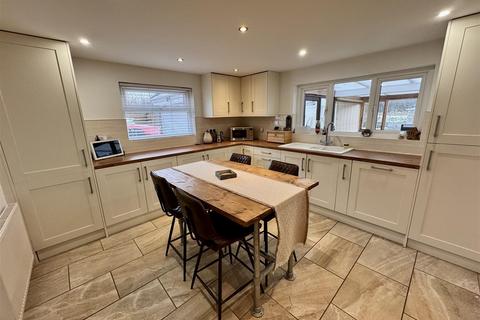 Bumble Lodge, 2, Goilan Goch Bethlehem Road, Ffairfach, Llandeilo, SA19 6US