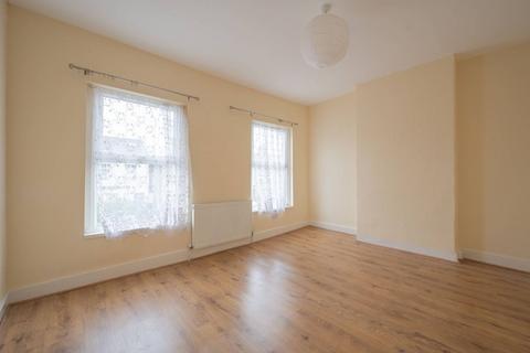 3 bedroom terraced house to rent, Fountain Road, Tooting, London, SW17