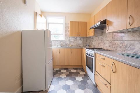 3 bedroom terraced house to rent, Fountain Road, Tooting, London, SW17