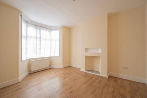 3 bedroom terraced house to rent, Fountain Road, Tooting, London, SW17