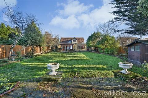 6 bedroom detached bungalow for sale, Gyllyngdune Gardens, Ilford IG3