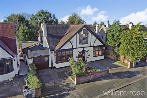 6 bedroom detached house for sale, Gyllyngdune Gardens, Ilford IG3