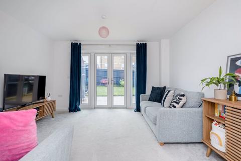 2 bedroom end of terrace house for sale, Brighton Link, Horsham, Sussex