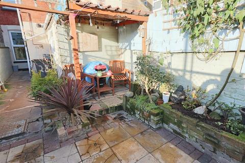 3 bedroom terraced house for sale, Queens Road, Lowestoft