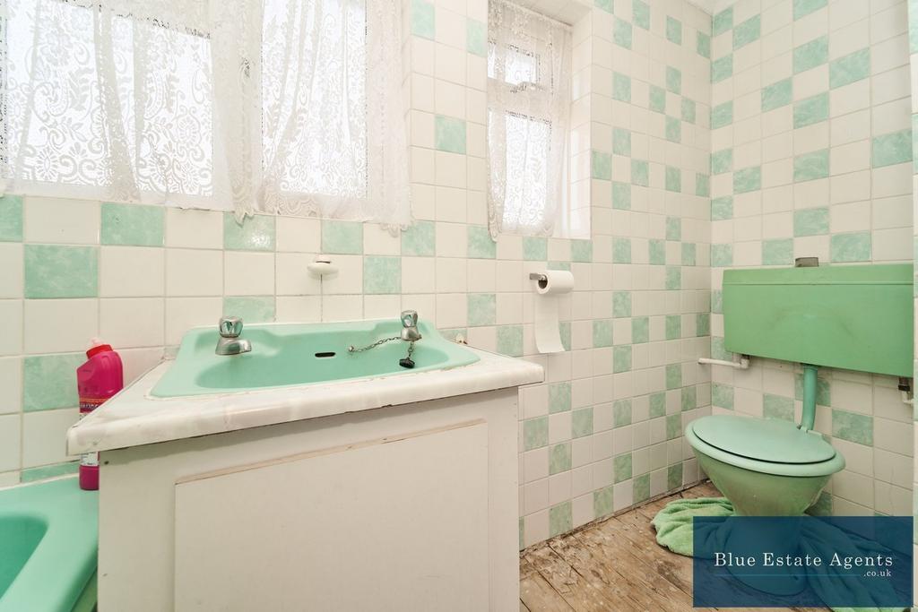 Family Bathroom Suite