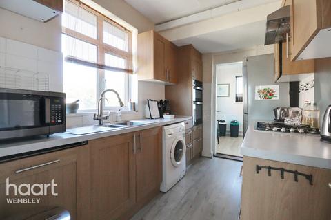 2 bedroom flat to rent, Heather Park Drive, Wembley