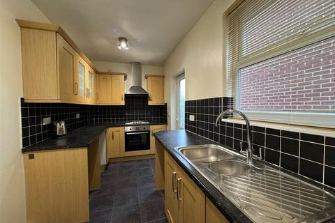 3 bedroom semi-detached house to rent, Highfield Road, Derby DE23