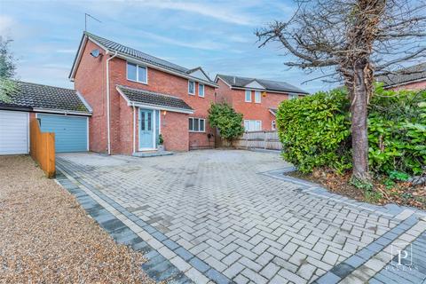 3 bedroom detached house for sale, Cranleigh Close, Clacton-On-Sea