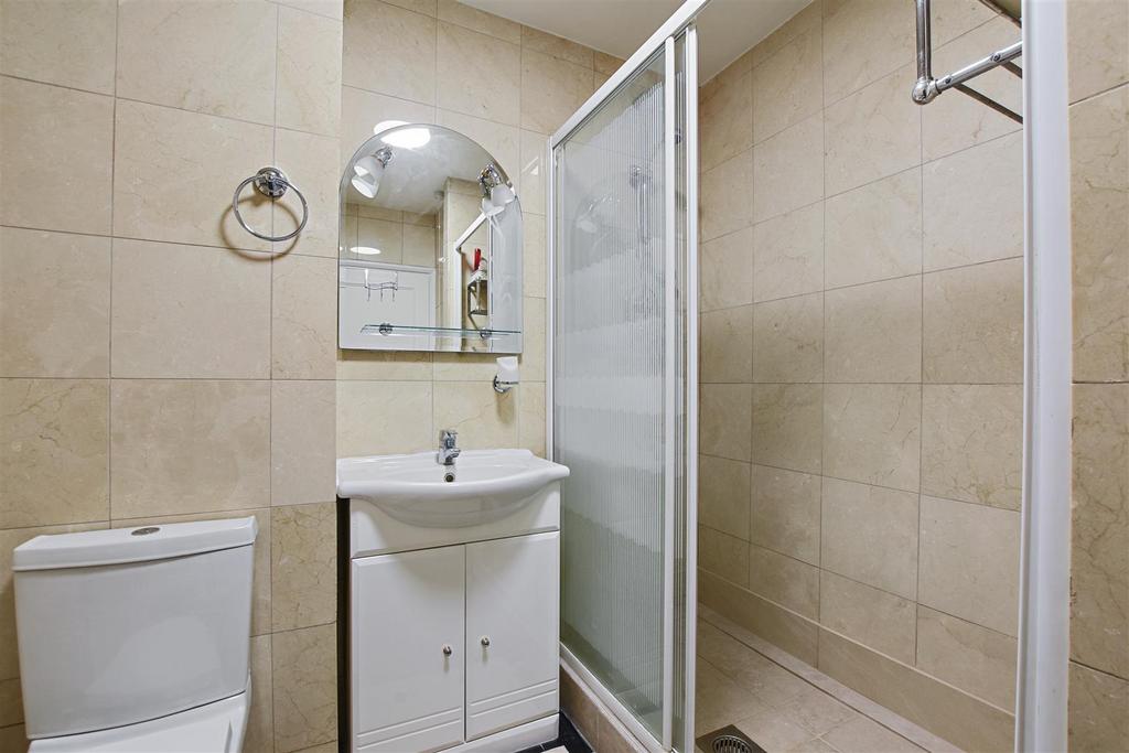 13-e986 GCPMSC - 56 Blair Court- Shower -Original (